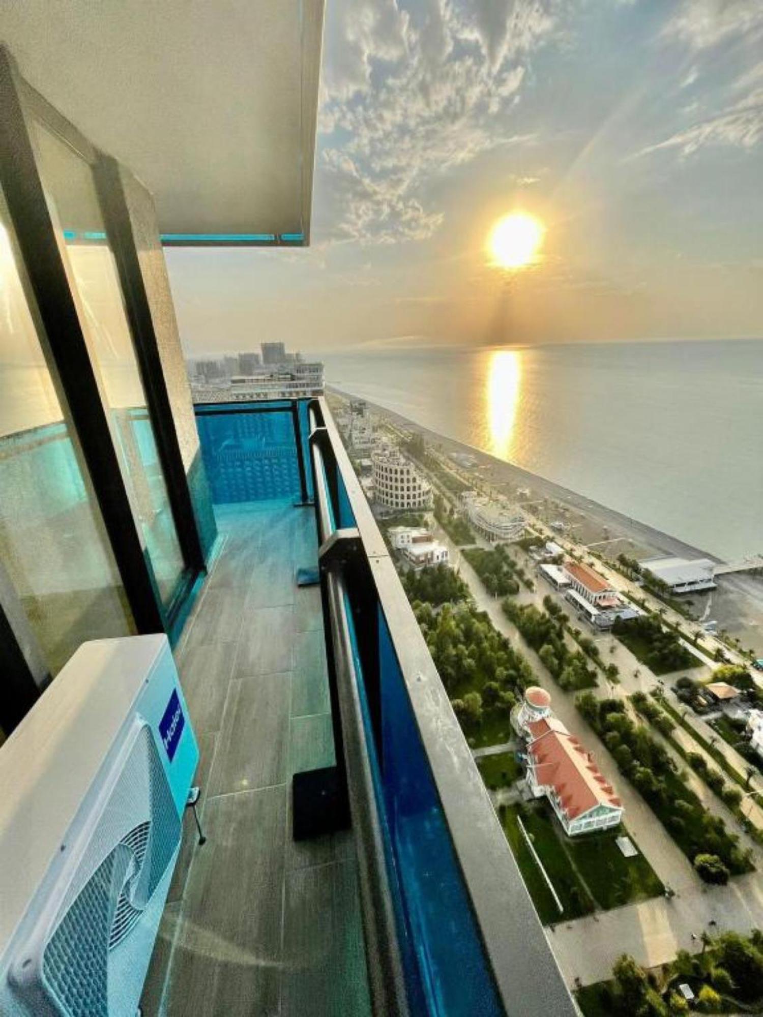 Aparthotel Orbi City Sea View à Batoumi Extérieur photo