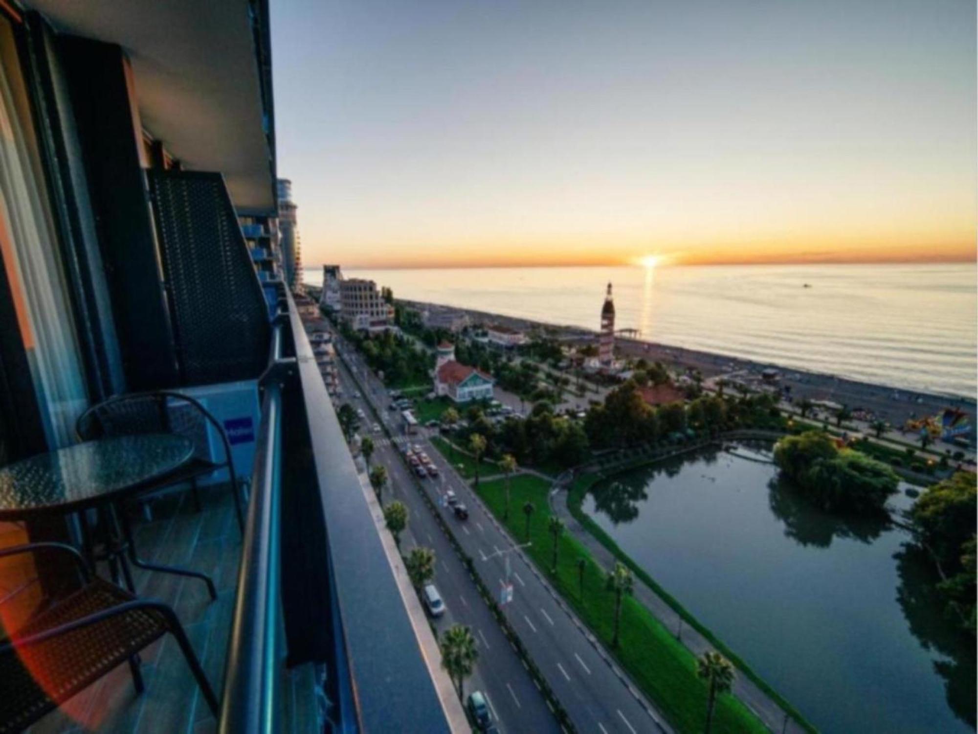 Aparthotel Orbi City Sea View à Batoumi Extérieur photo